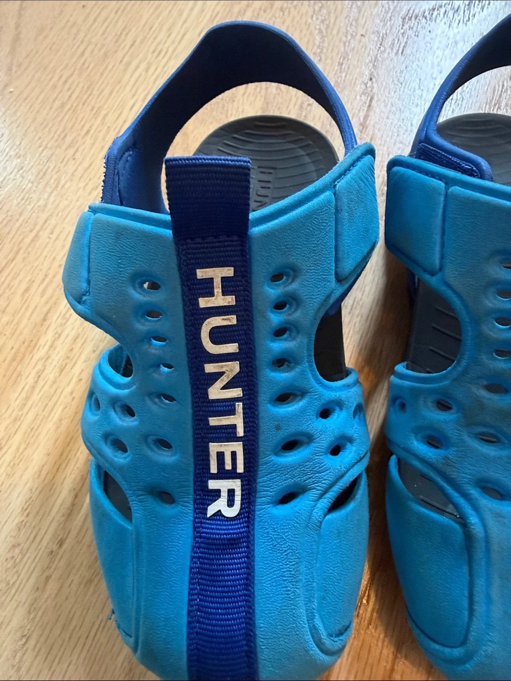 Hunter Kids Bright Blue Water Shoes with Navy Strap